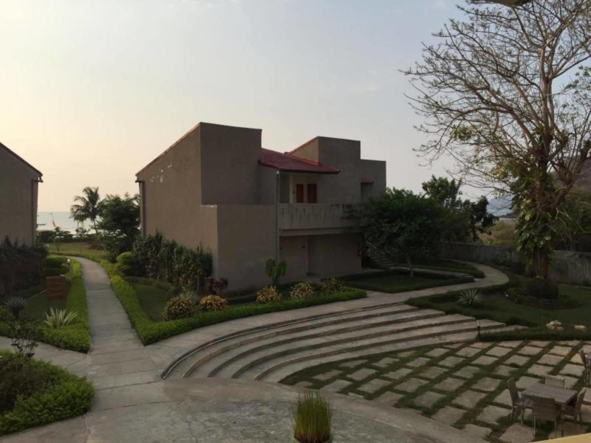 Luwansa Beach Resort Labuan Bajo Ngoại thất bức ảnh