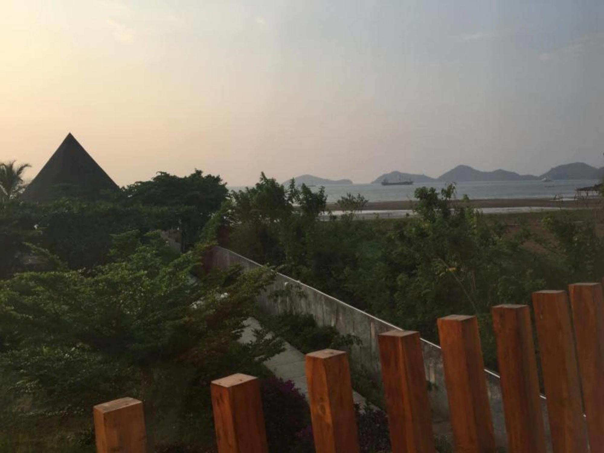 Luwansa Beach Resort Labuan Bajo Ngoại thất bức ảnh