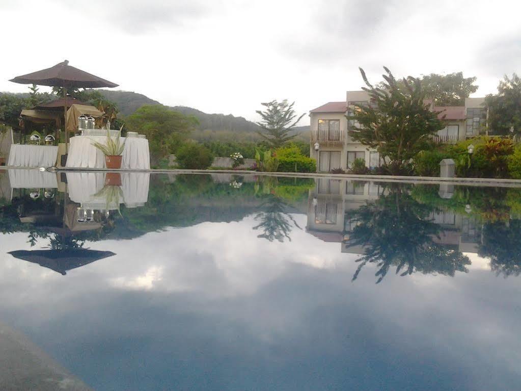 Luwansa Beach Resort Labuan Bajo Ngoại thất bức ảnh