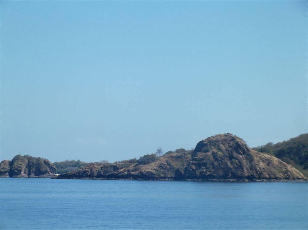 Luwansa Beach Resort Labuan Bajo Ngoại thất bức ảnh